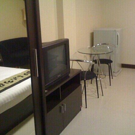 Purita Serviced Apartment Bangkok Exteriör bild