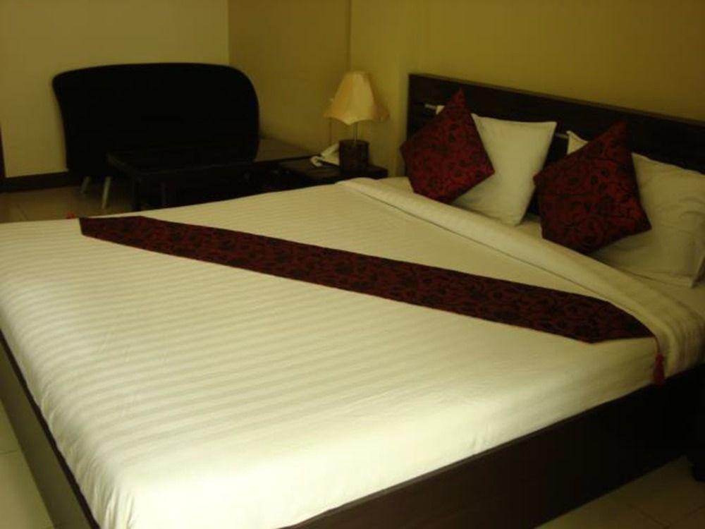 Purita Serviced Apartment Bangkok Exteriör bild